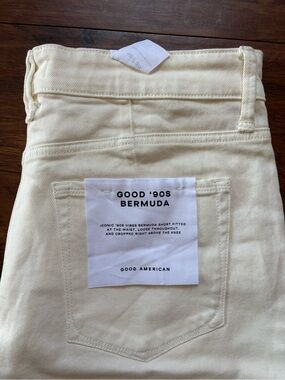 Good American Cream High-Waist '90s Bermuda Cropped Shorts